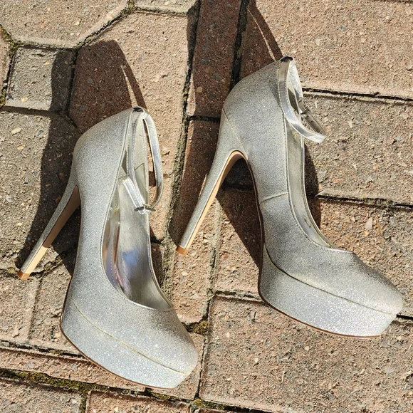 ALDO WOMEN SHOES. Color Silver. Size 37 - Picture 5 of 7